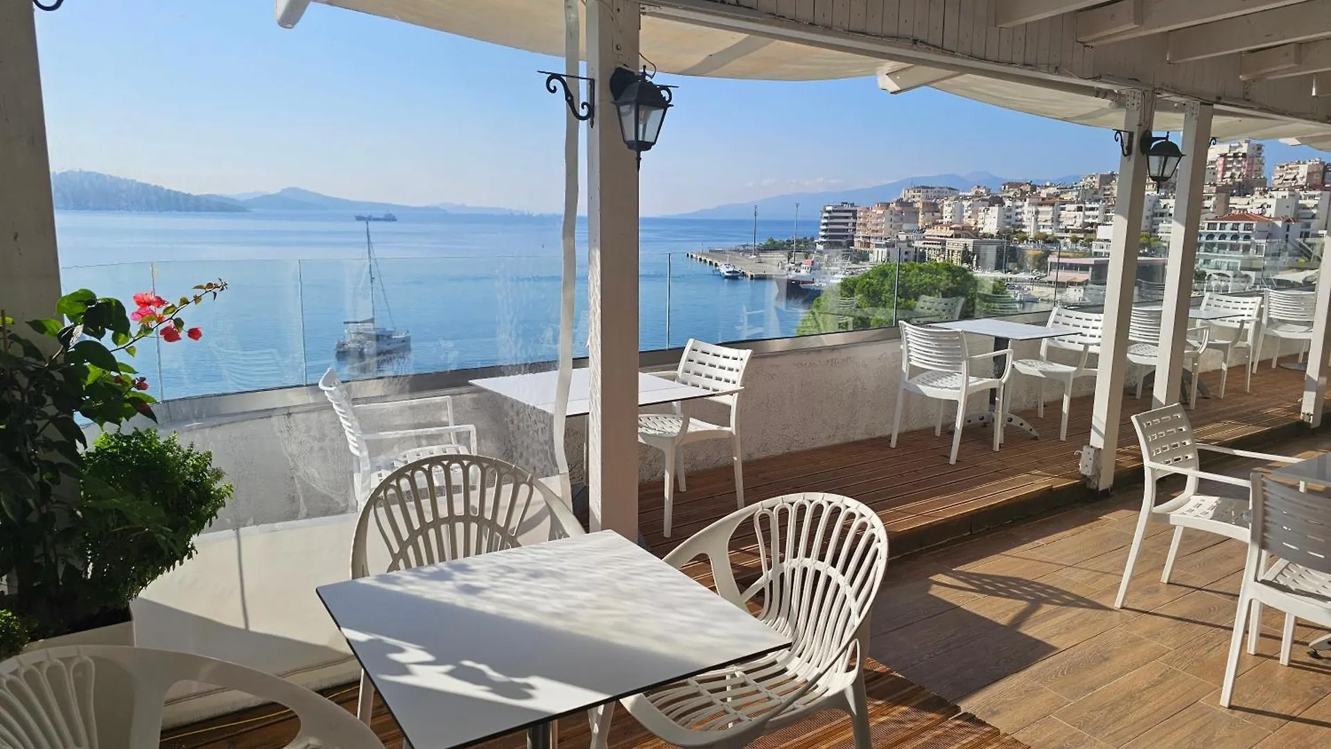 ***  Hotel Pini Sarandë Albánie