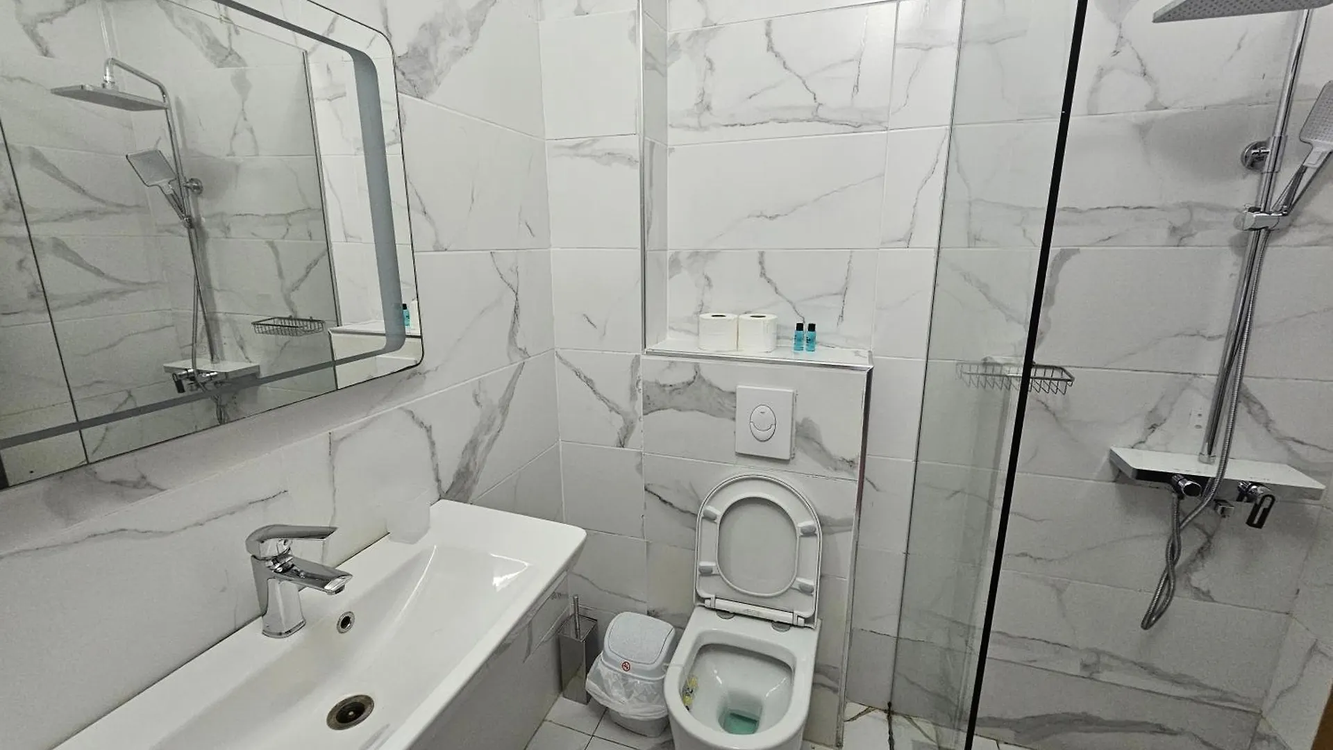 Hotel Pini Σαράντα 3*,