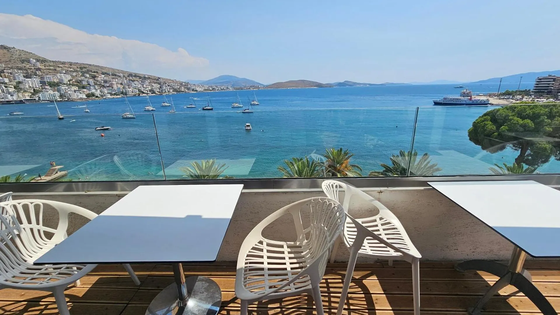 Hotel Pini Sarandë 3*,  Albânia