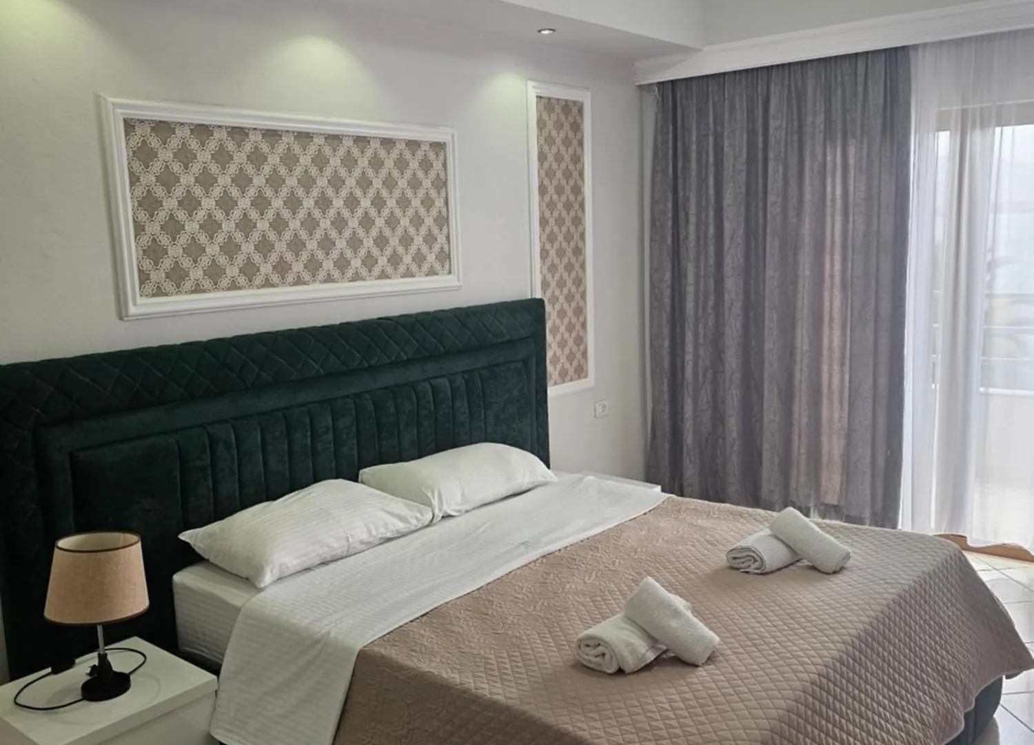 Hotel Pini Σαράντα 3*,  Αλβανία