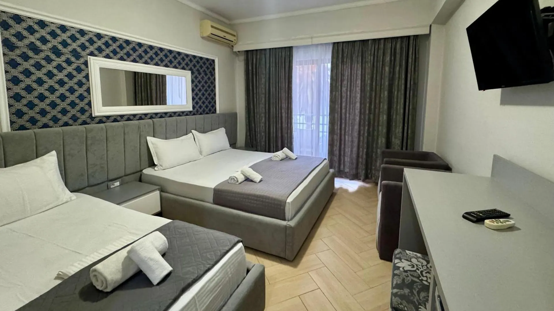 Hotel Pini Saranda 3*,  Albánia