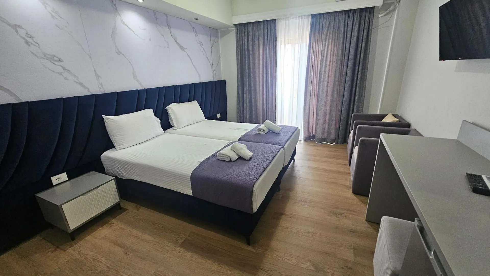Hotel Pini Saranda