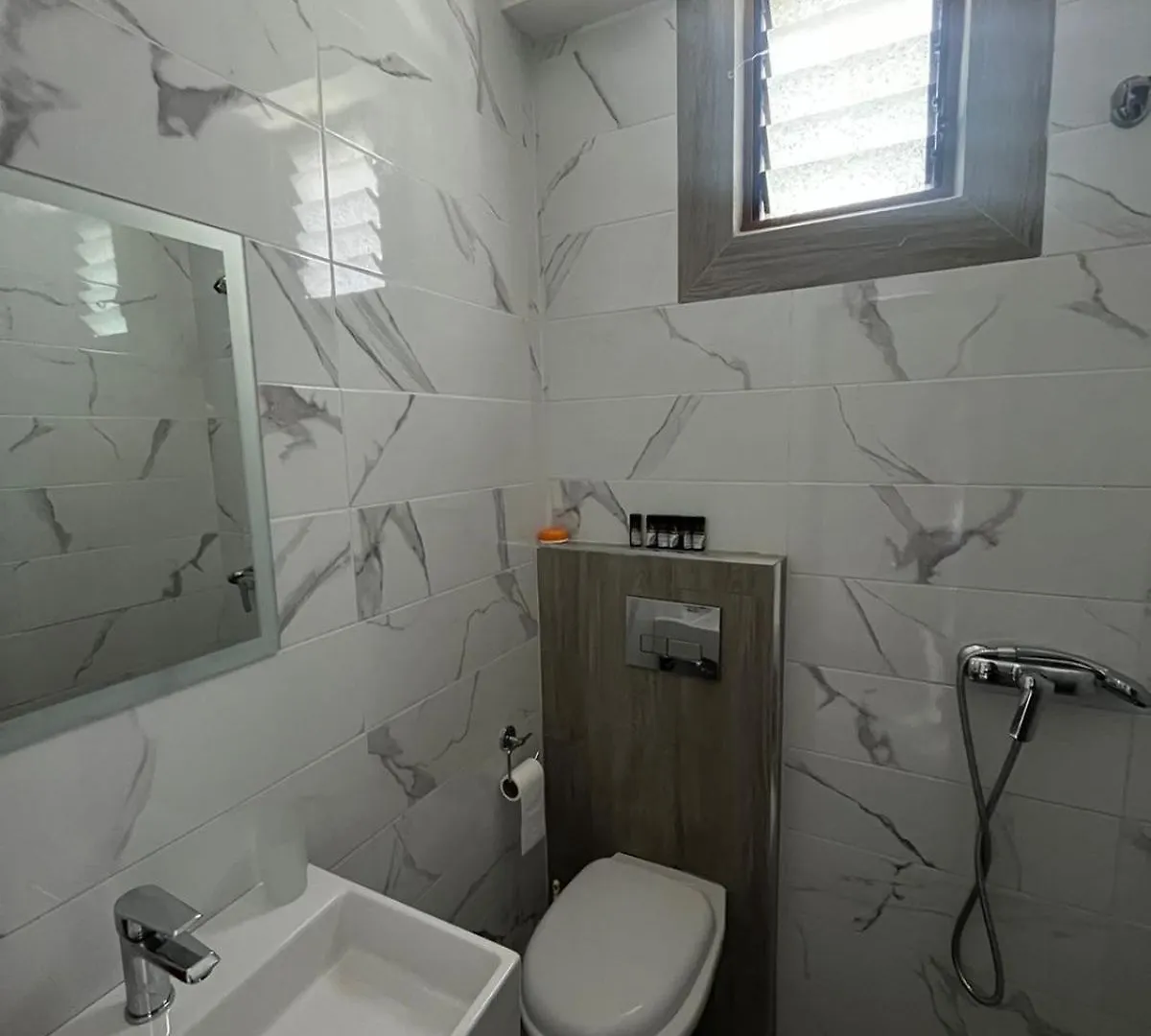 Hotel Pini Saranda Albánia