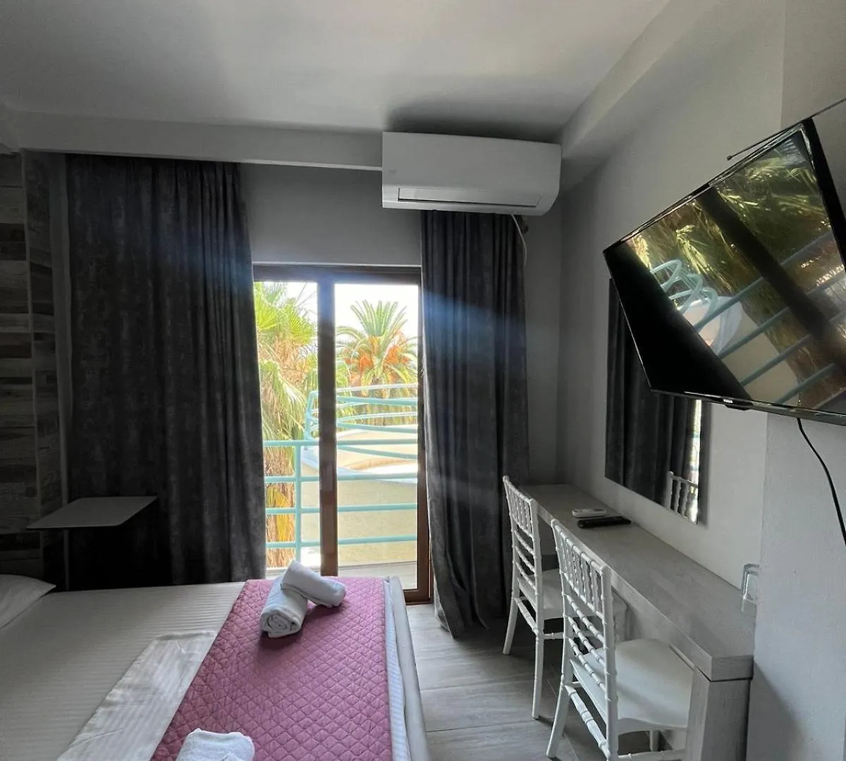 Hotel Pini Saranda 3*,  Albánia