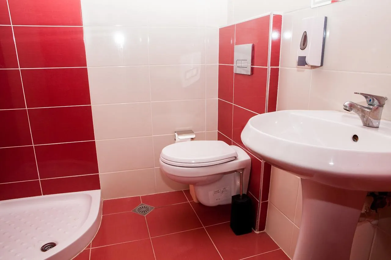 Hotel Pini Sarandë 3*,  Albânia