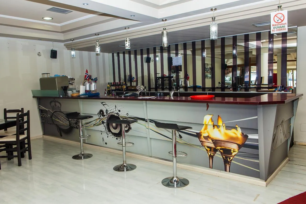 ***  Hotel Pini Σαράντα Αλβανία