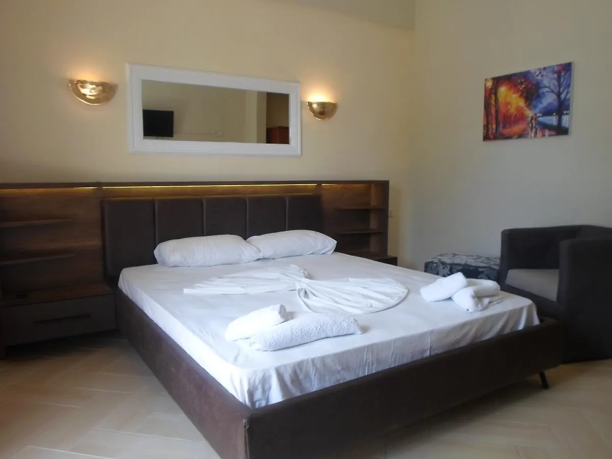 Hotel Pini Σαράντα