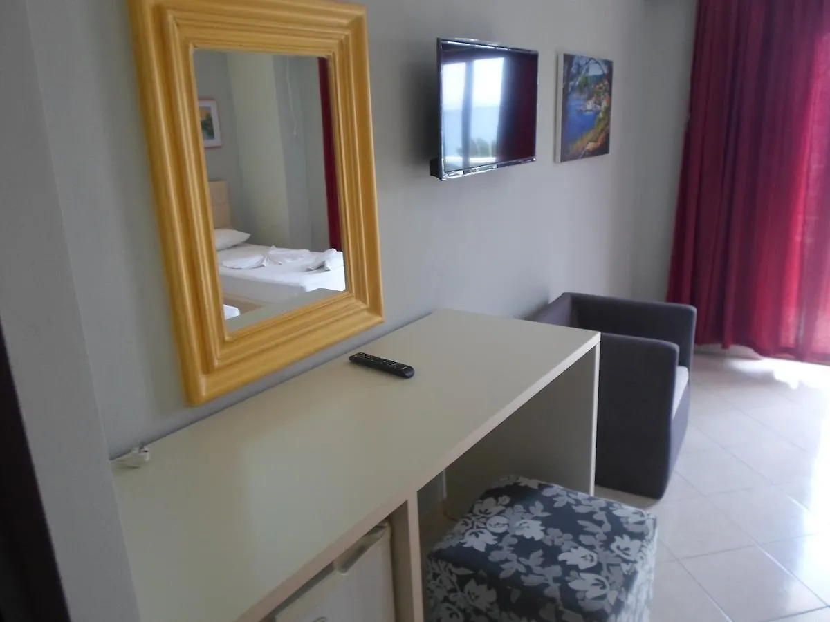 ***  Hotel Pini Sarandë Albânia