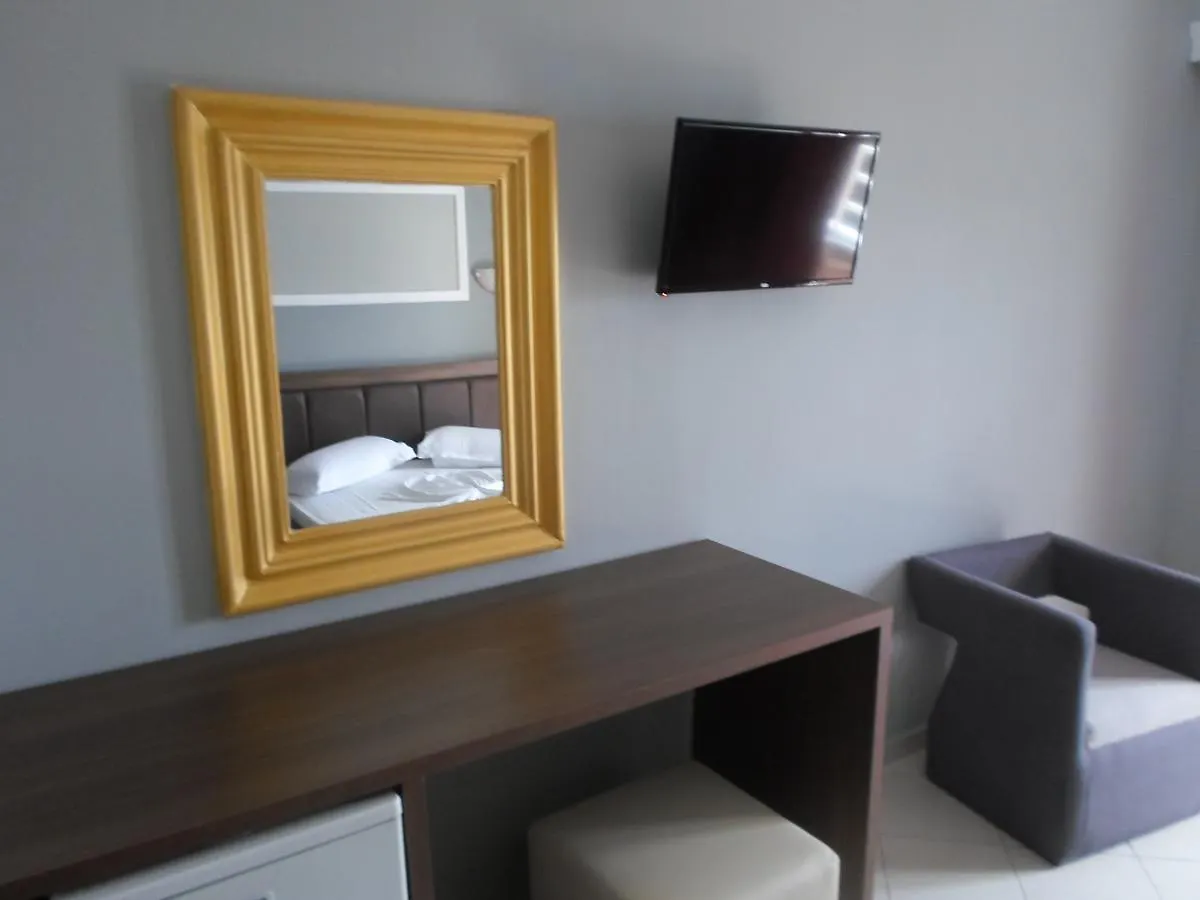 Hotel Pini Sarandë