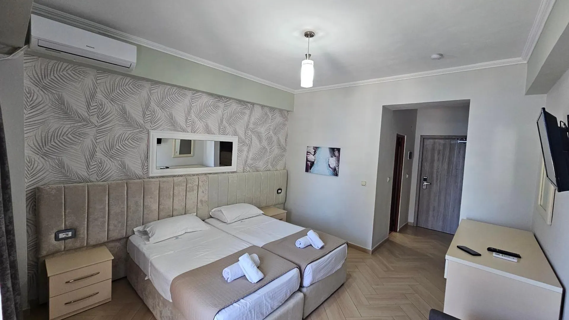Hotel Pini Sarande