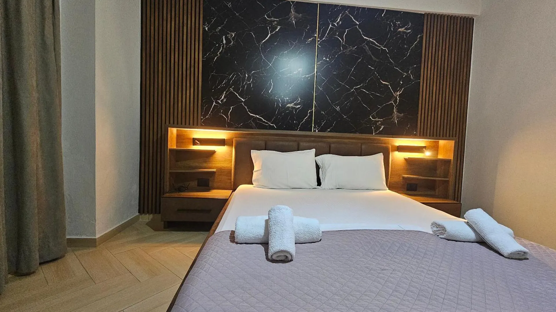 Hotel Pini Sarande Albania