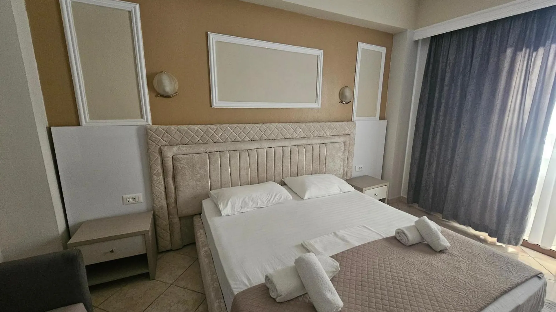 ***  Hotel Pini Sarande Albania