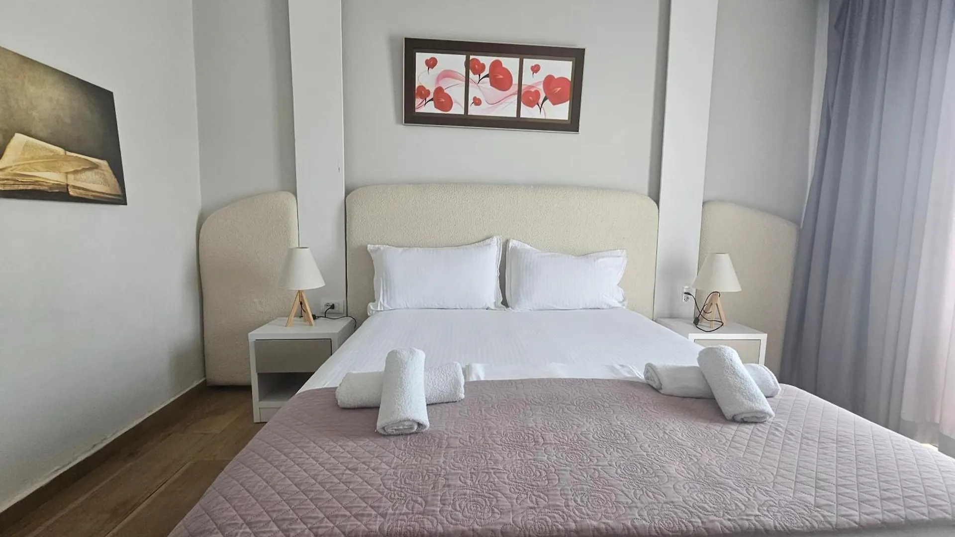 Hotel Pini Sarande Albania