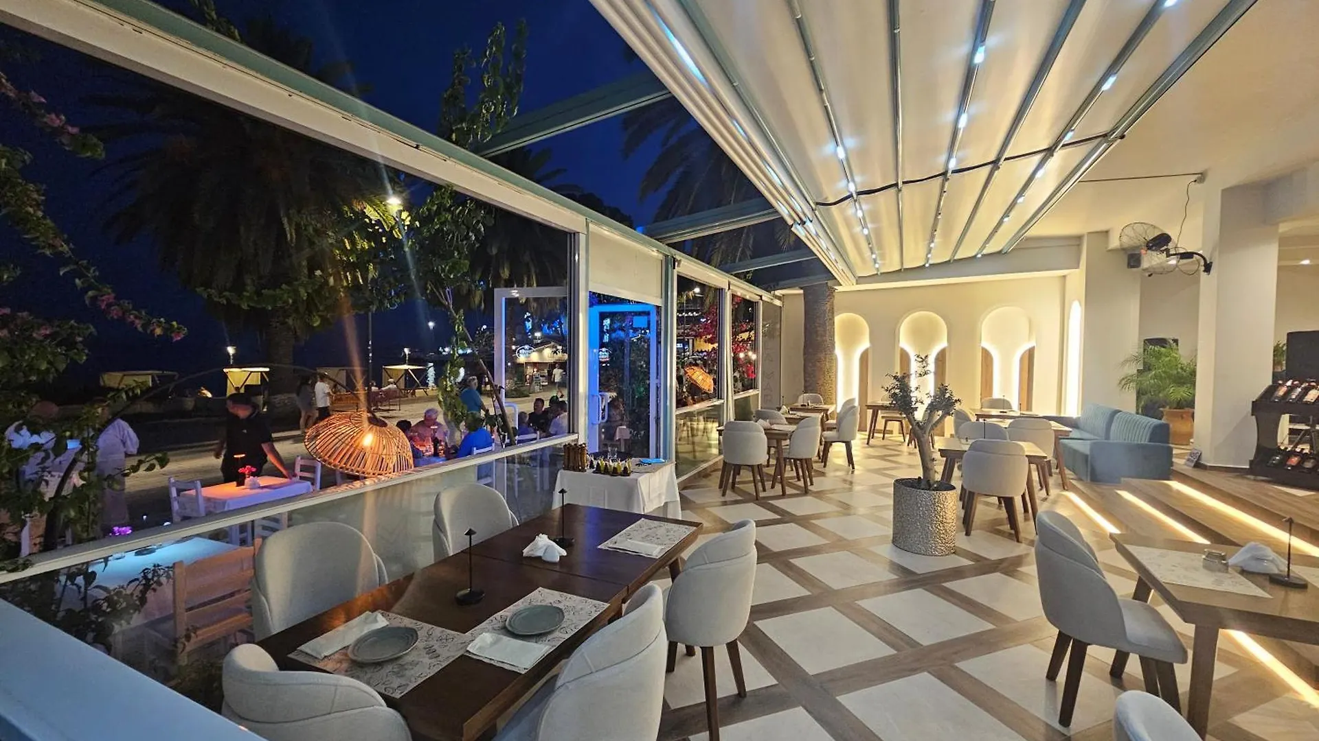 Hotel Pini Sarande