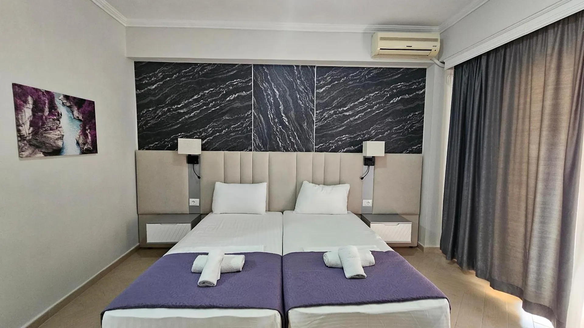 Hotel Pini Sarande