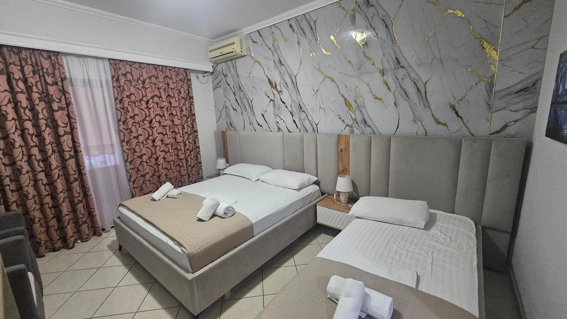 Hotel Pini Sarande