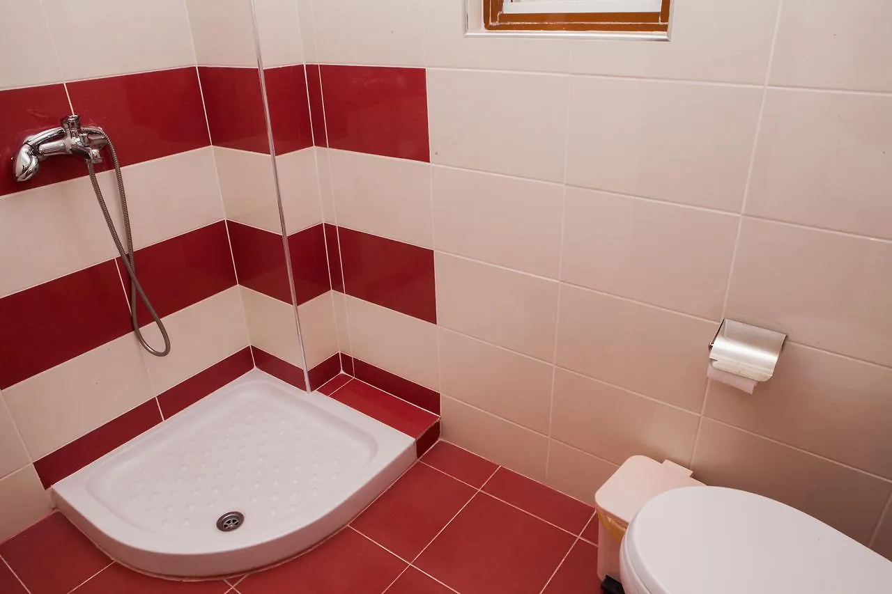 Hotel Pini Sarande