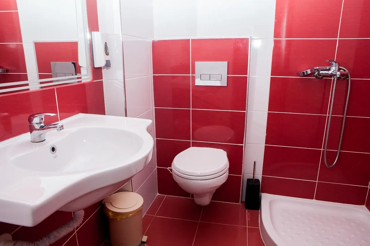 ***  Hotel Pini Sarande Albania